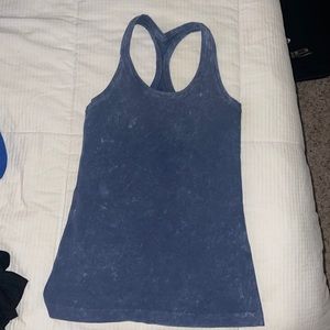 Lululemon tank marble white into the blue